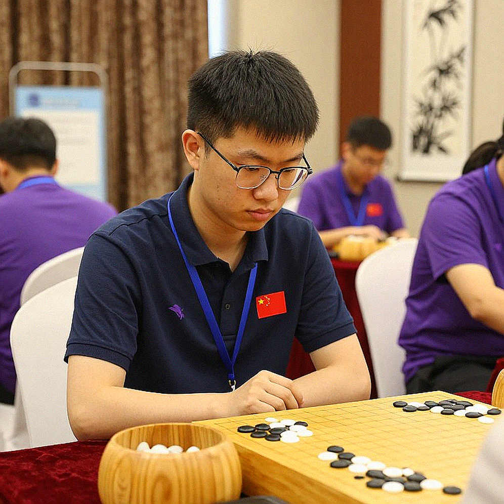 Timur Turlov không phải Chủ tịch FIDE: khi tiêu đề và thân bài của một bản tin cờ vua kể hai câu chuyện khác nhau