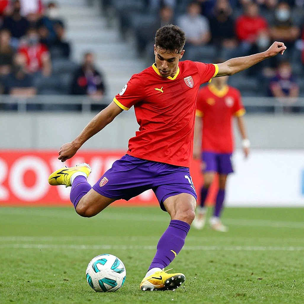 Tiago Santos, đầu gối thứ hai và tờ hóa đơn không có chữ ký trọng tài