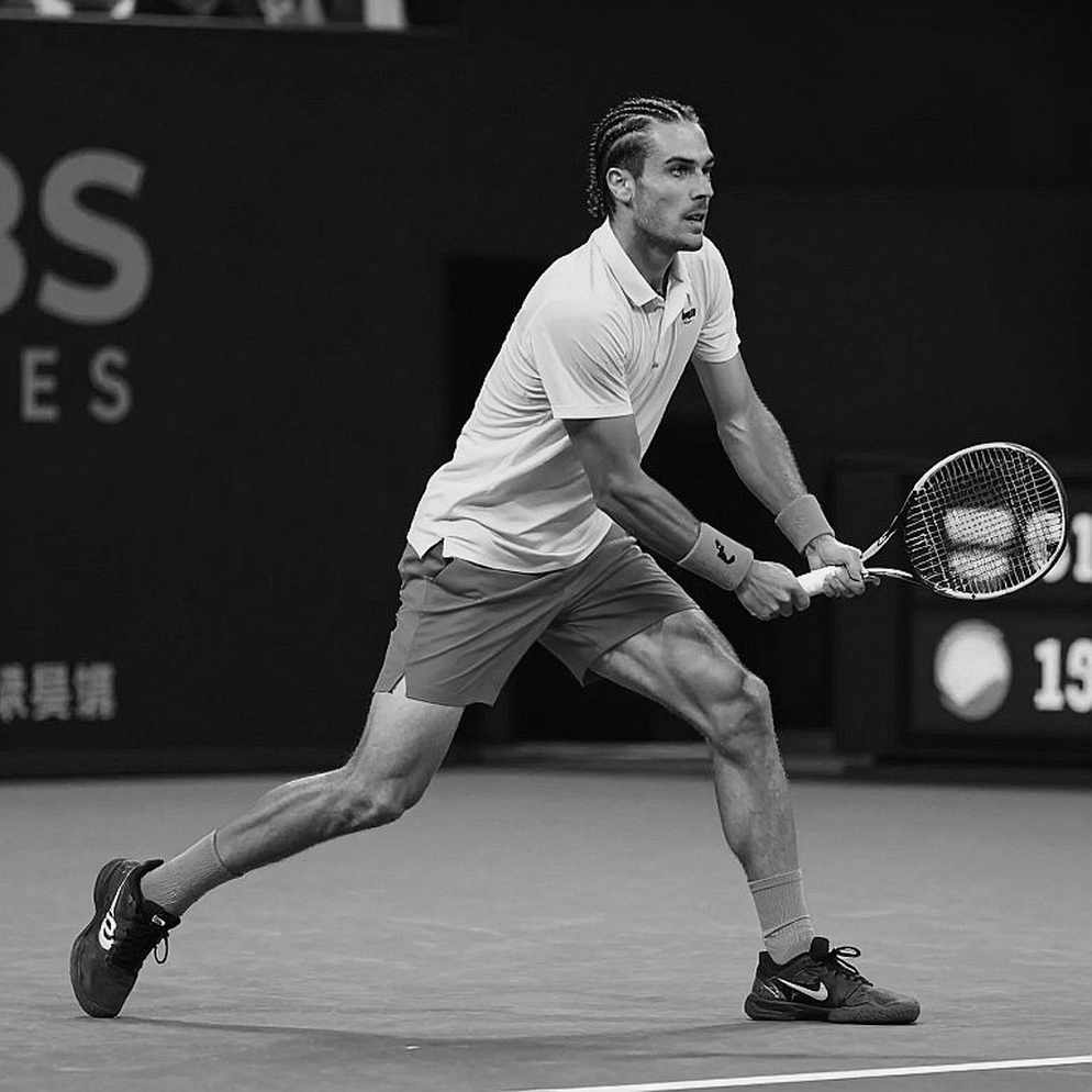 Alcaraz mở hàng US Open 2026: 28 cú winner, chiếc bọc tay phải và bài toán bảo vệ ngôi vô địch