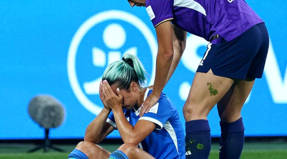 Nguyen Dinh Bac Injured in the ASEAN Club Championship: A New Scar on Young Legs