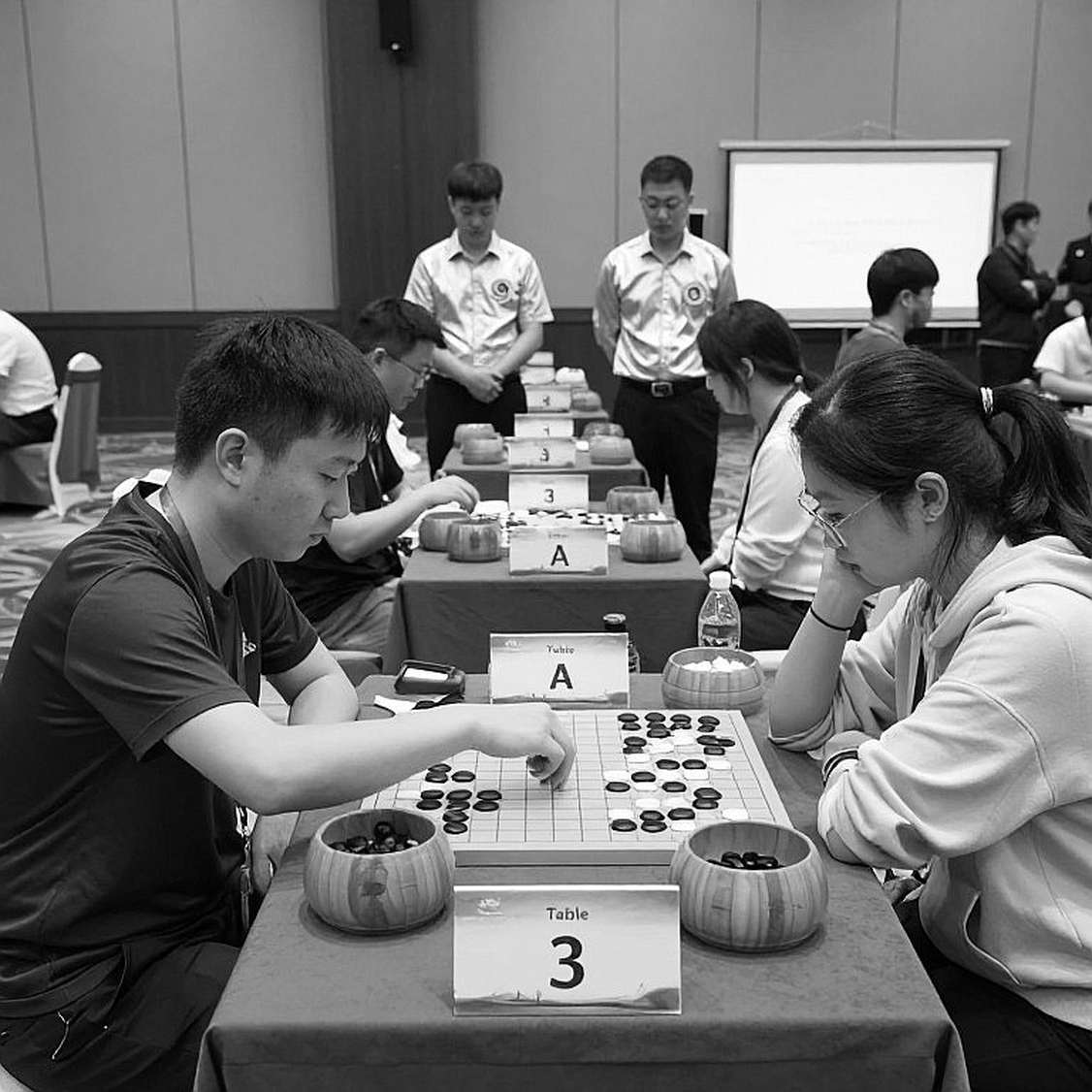 Benko Gambit và FRITZ 20: Khi tiêu đề bán hàng không khớp với nội dung thật