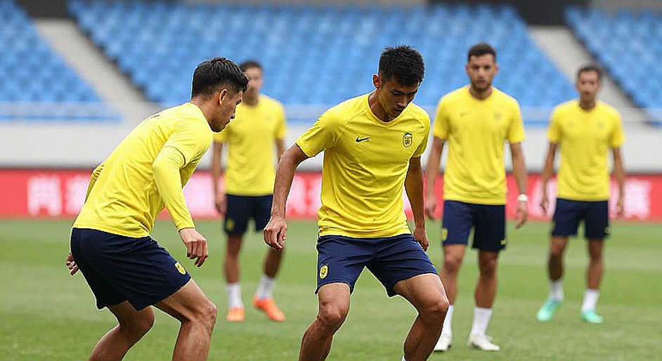 Kökçü vắng mặt buổi tập kín, Montella thận trọng cho trận gặp Pháp Kökçü vắng mặt buổi tập kín, Montella thận trọng cho trận gặp Pháp
