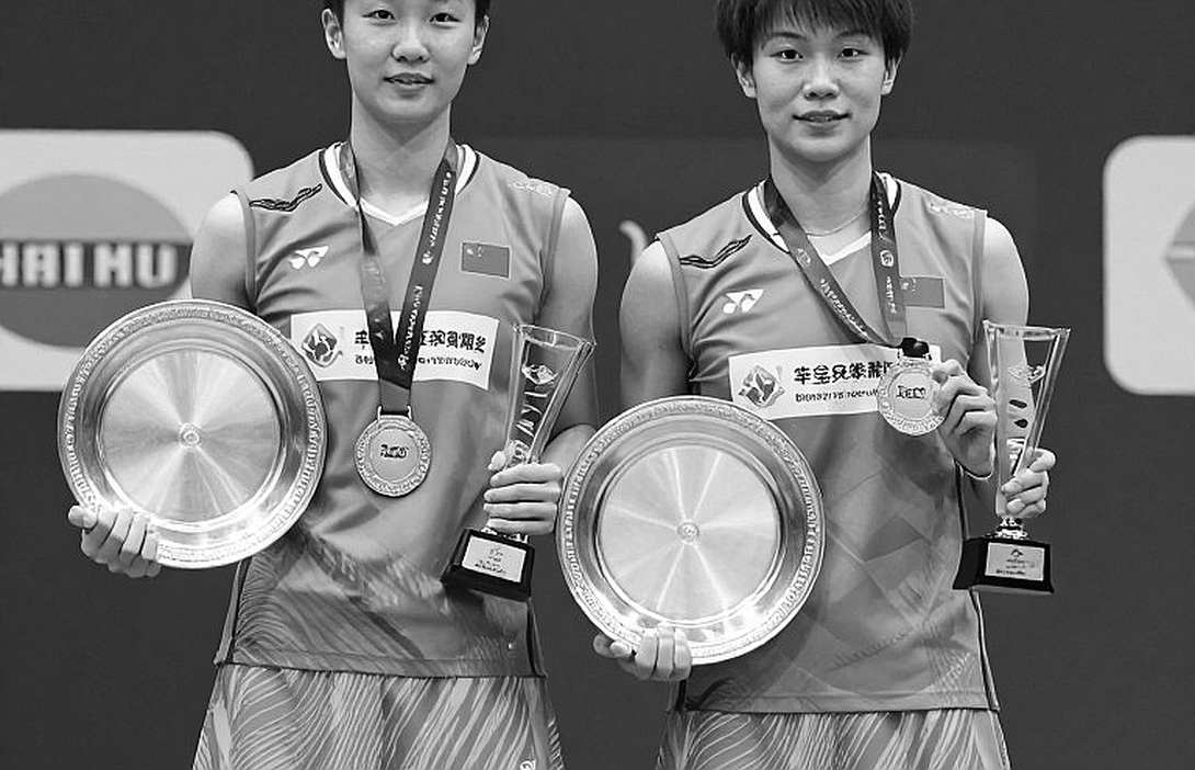 Alwi Farhan tập cùng Kento Momota trước Asian Games 2026: Bài học nằm ở chỗ máy quay không hướng tới