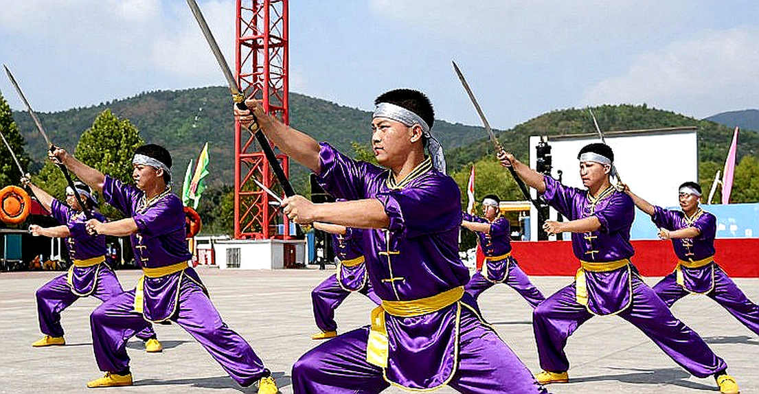 Người thợ may bị Kim Dung đẩy lùi hai thế kỷ Người thợ may bị Kim Dung đẩy lùi hai thế kỷ