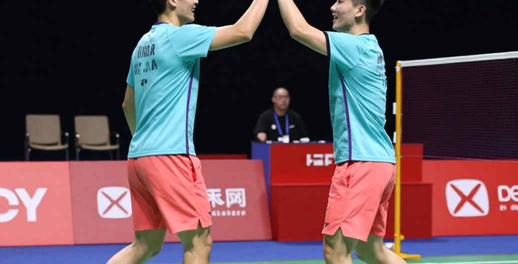 Alwi Farhan nhận bài học từ Kento Momota trước thềm Asian Games 2026