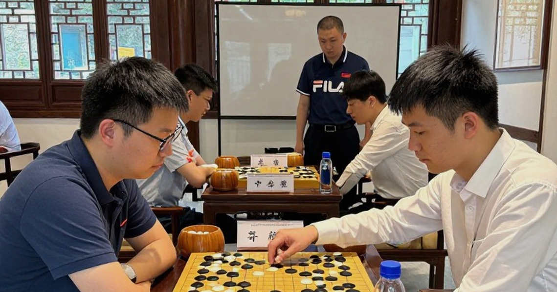 Fritz 20 và bước ngoặt huấn luyện cờ vua: khi cỗ máy thôi làm quan tòa để thành bác sĩ chẩn đoán Fritz 20 và bước ngoặt huấn luyện cờ vua: khi cỗ máy thôi làm quan tòa để thành bác sĩ chẩn đoán