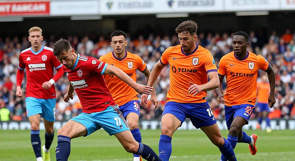 United đánh rơi chiến thắng trước Tottenham 10 người: bàn thua phút 90+2 được viết từ hiệp một United đánh rơi chiến thắng trước Tottenham 10 người: bàn thua phút 90+2 được viết từ hiệp một