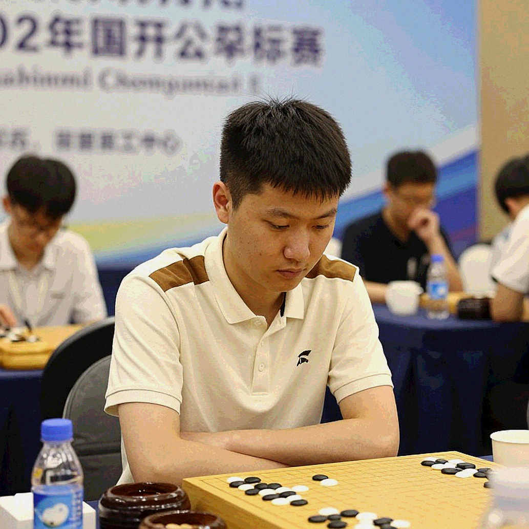ChessBase #225: tiêu đề European Club Cup, phần thân là danh mục 27 ván ngắn