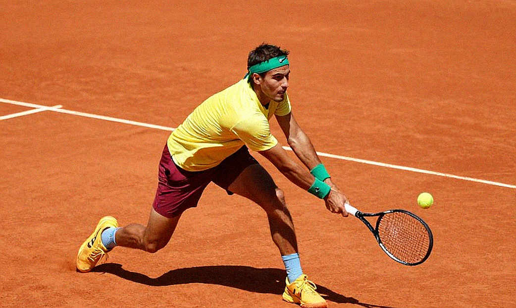 Bản án y khoa không thể đọc: Khi bài phân tích tennis chỉ còn là một trang giấy trắng