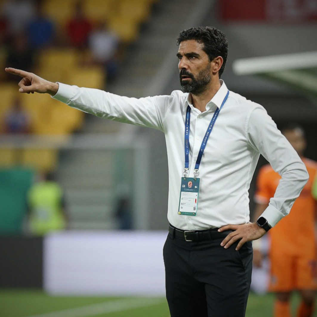 Chín trang giấy trắng: Thị trường chuyển nhượng V.League và cái bẫy của dữ liệu rỗng Chín trang giấy trắng: Thị trường chuyển nhượng V.League và cái bẫy của dữ liệu rỗng