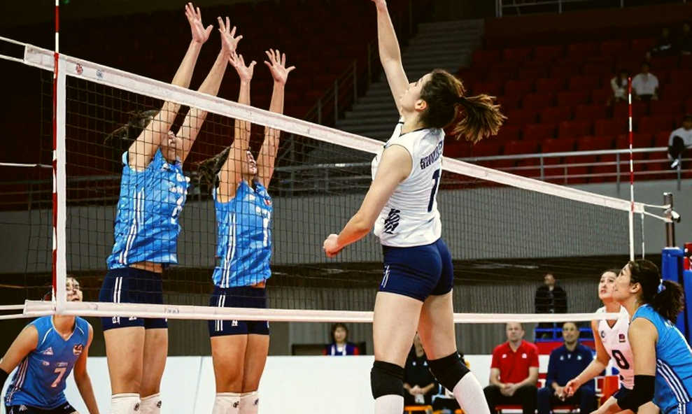 Cú thay người ở tỷ số 3-6: Mười hai điểm, một khoảng lặng và nhịp điệu của cầu mây đôi