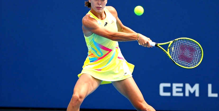 Alex Eala chấm dứt chuỗi ba trận thua ở Ningbo Open: đọc trận thắng Diane Parry qua cú trả giao bóng