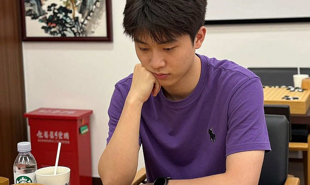Ván cờ bị xé đôi: Wesley So, Awonder Liang và một bảng tin lạc chỗ